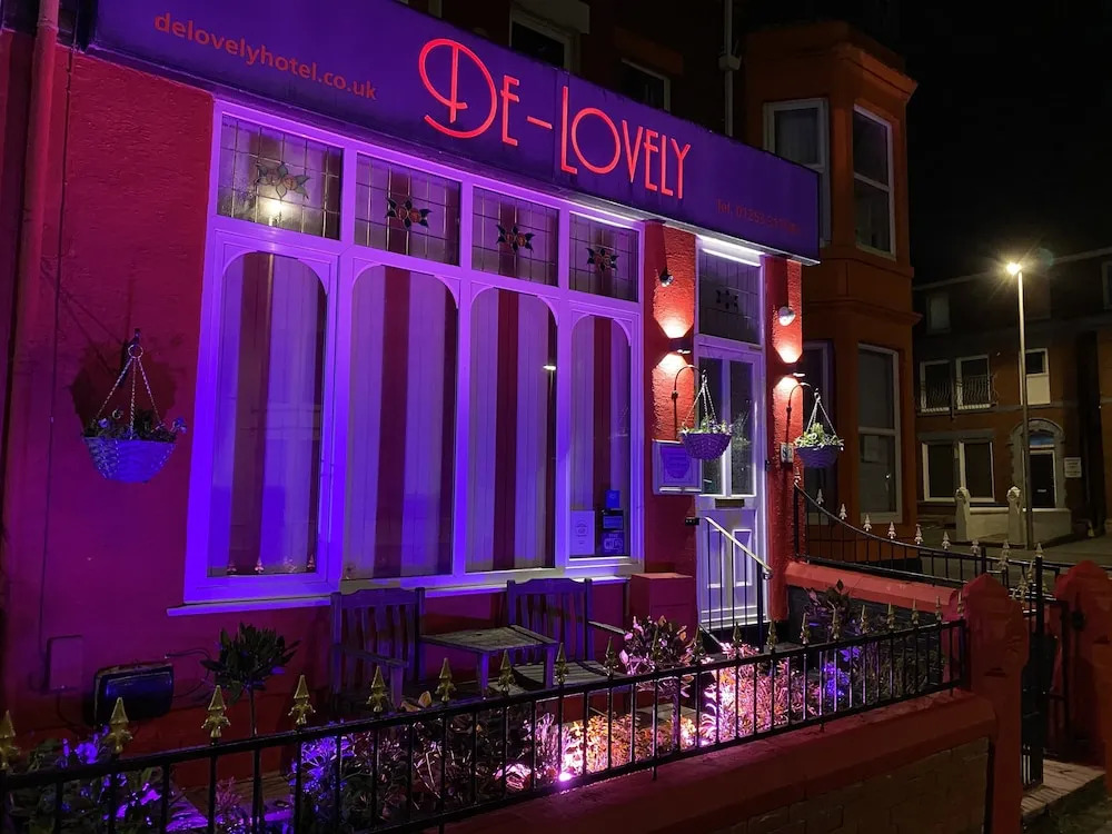 Delovely Hotel