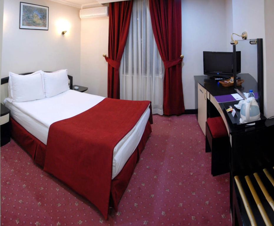 Saffron Hotel
