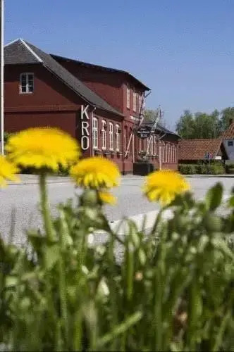 Den Gamle Kro, Gram