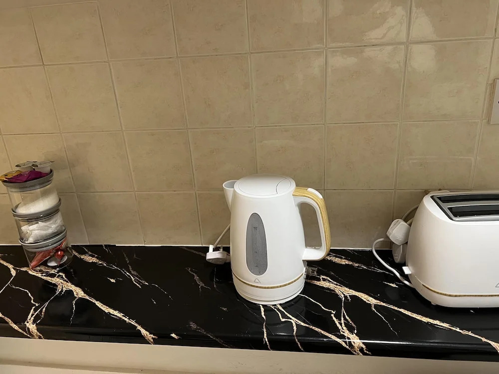 Leicester Aprt-sleeps3-db-tv-wifi