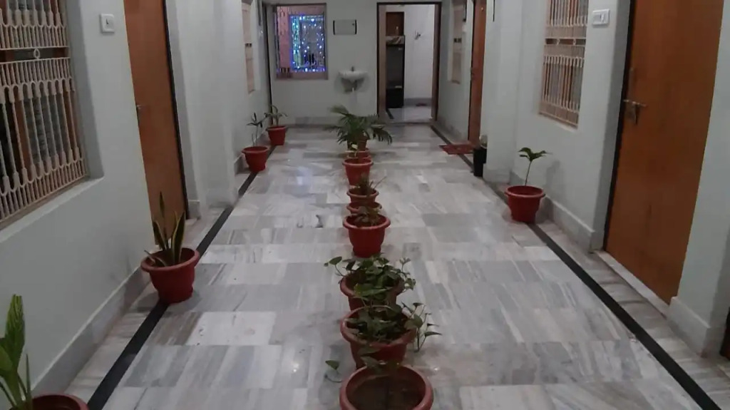 kashi yatra FAMILY home stay