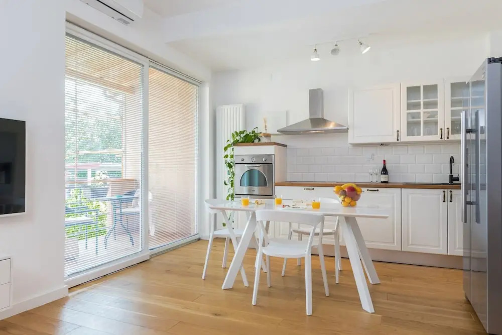 2BDR Design Apartment with Beautiful Terrace View