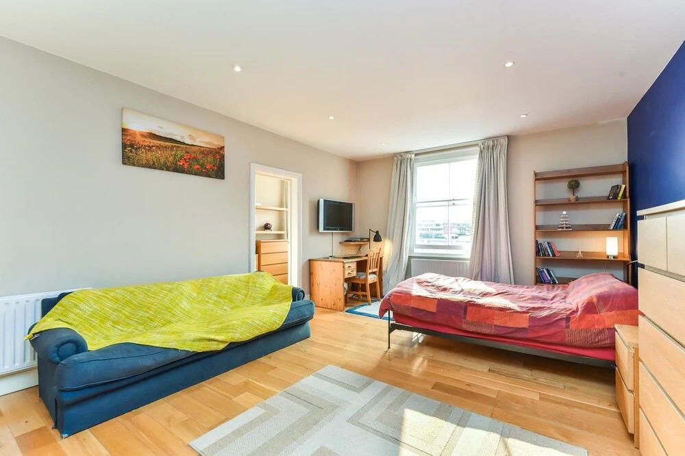 NEW 2 Bedroom Flat In Oval Well Connected to City!
