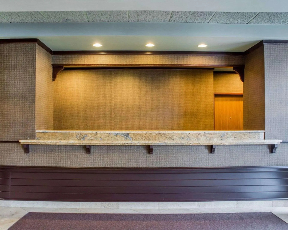 Clarion Hotel & Suites Riverfront
