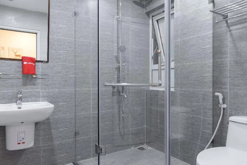 Reddoorz Plus Near Westlake Tay Ho