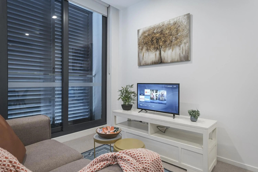 FS108c Exquisite and warm 1BR nest in Footscray Pool Gym