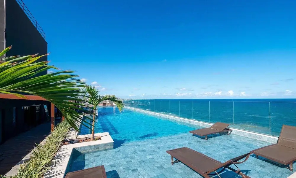Beachfront Building With Pool and gym - Arus