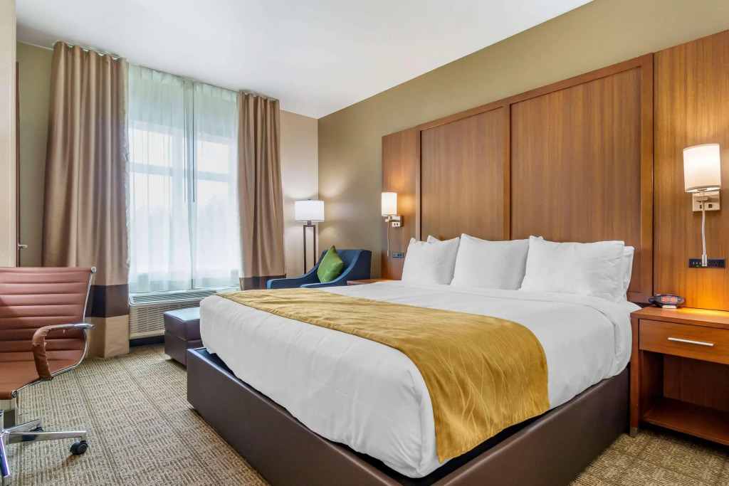 Comfort Inn & Suites Lakewood by JBLM