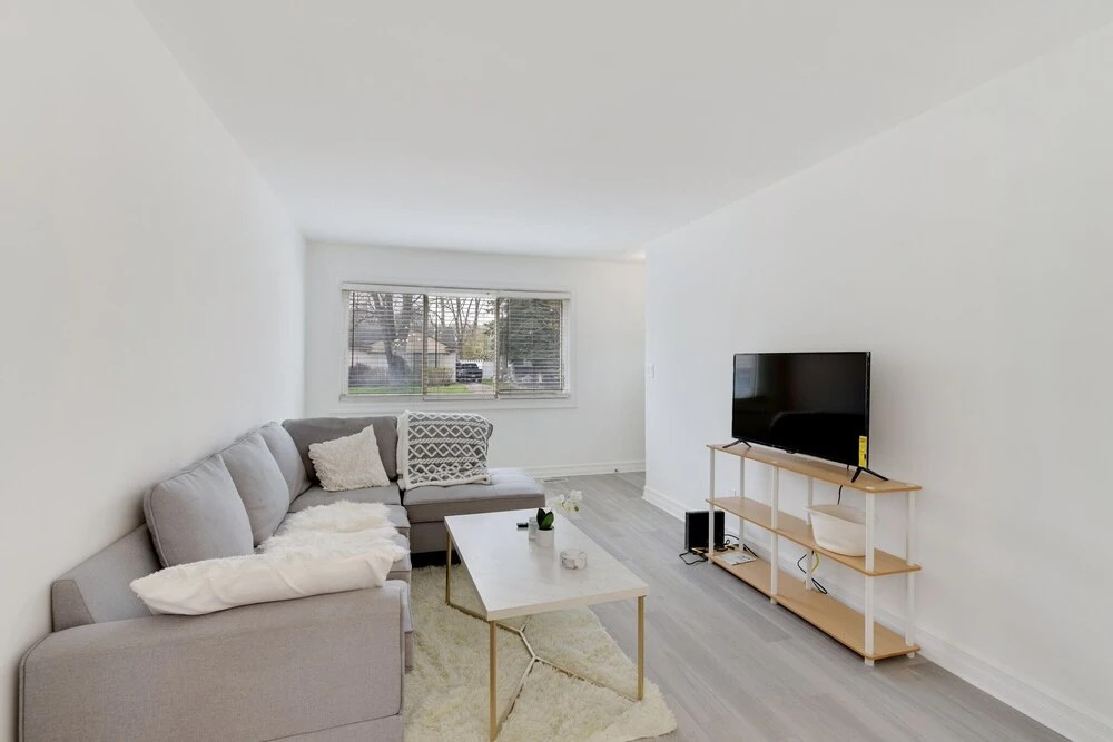 Beautiful Romantic 2 Bedroom House in the City Close to Restaurants and Bars 2 Home by Redawning