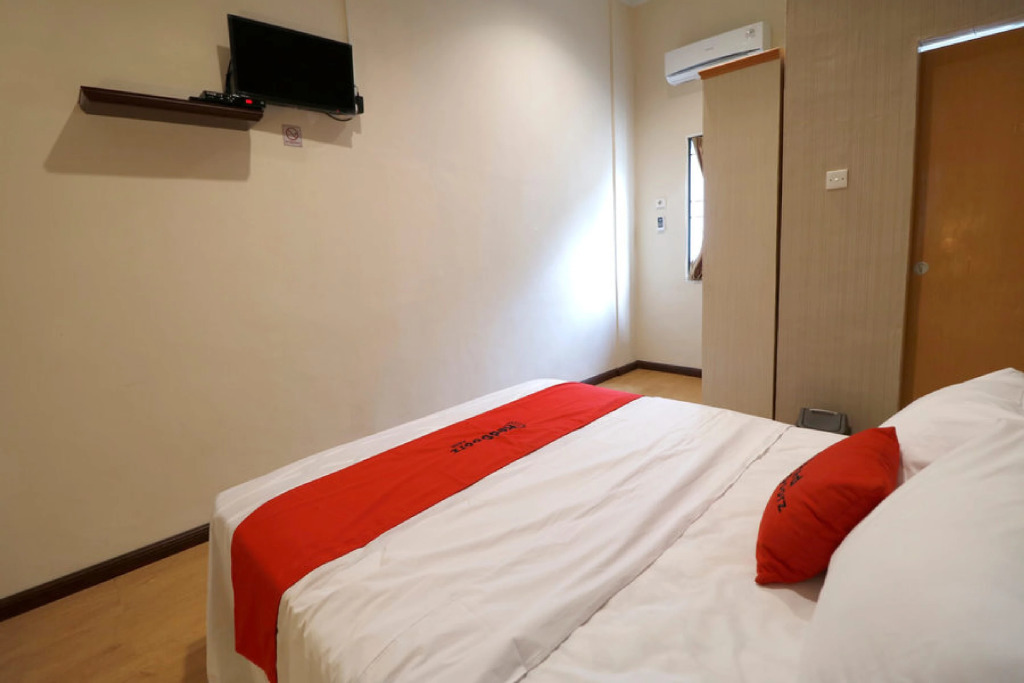 RedDoorz Plus near Universitas Sumatera Utara