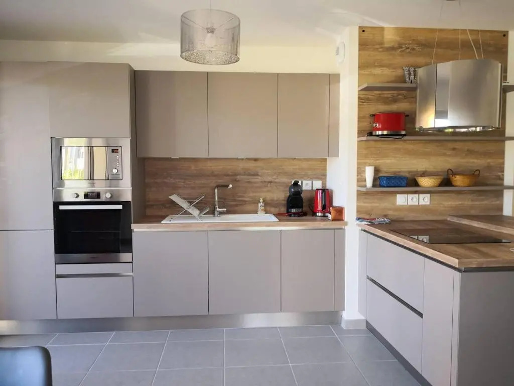 Appartement lumineux et spacieux avec terrasse et parking, à 15 min à pied du centre, parfait pour 6 pers ! - FR-1-548-6