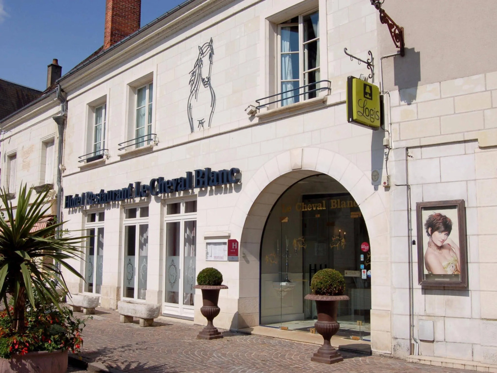 Logis Hotel Restaurant Le Cheval Blanc