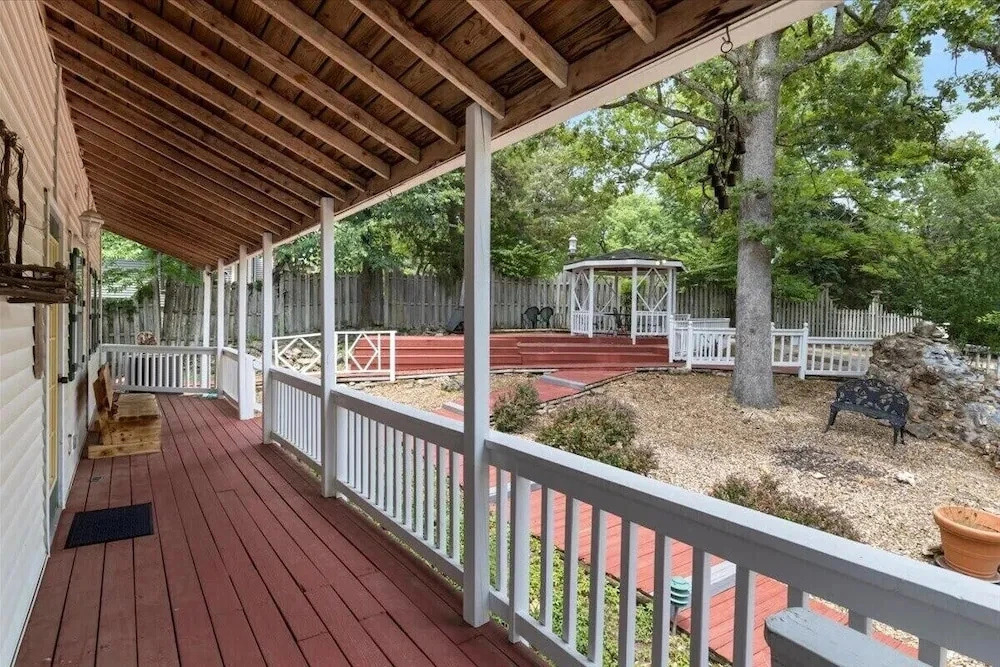 Lakeview Manor With Historic Charm and Serene Waters
