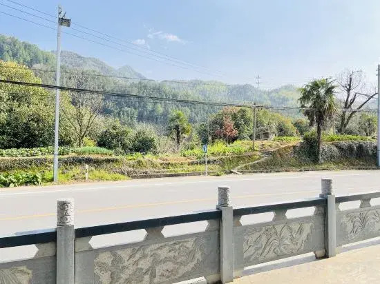 Wuyuan Shanshui Riverside Homestay