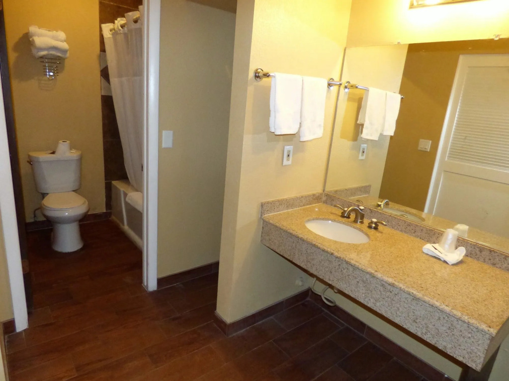 Economy Inn & Suites
