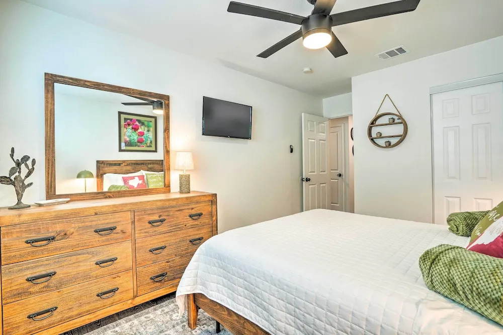 San Antonio Home w/ Hot Tub & Arcade Games