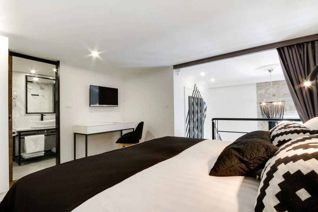 DeZign Superior Apartments & Rooms