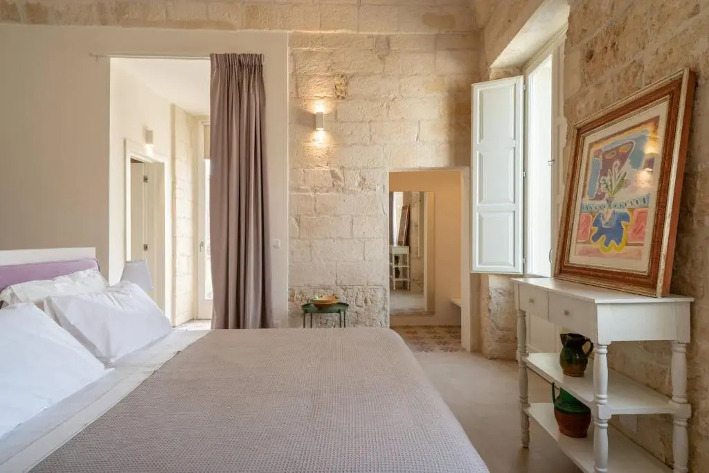 Lu Leccio, Principal Suite With View 5
