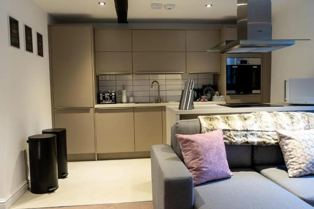Stylish 2 Bed Apartment, Stunning City Centre Location, with FREE Secure, Gated Parking On-Site & Private WiFi, with Private Entrance & Courtyard Garden & Highly Rated