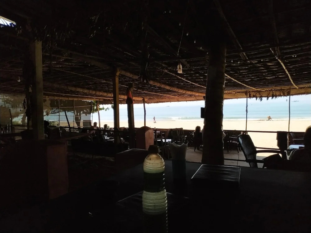 Iroomz Sea Rock Cafe