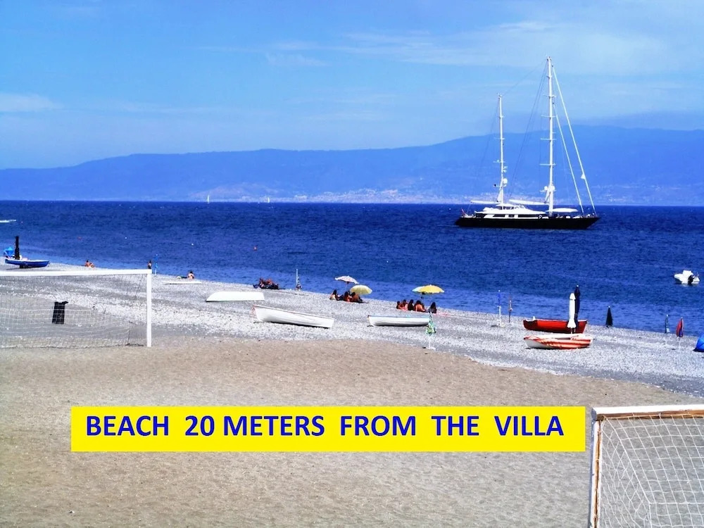 Detached Villa 20m From the sea for Stays and spa Treatments Near Taormina