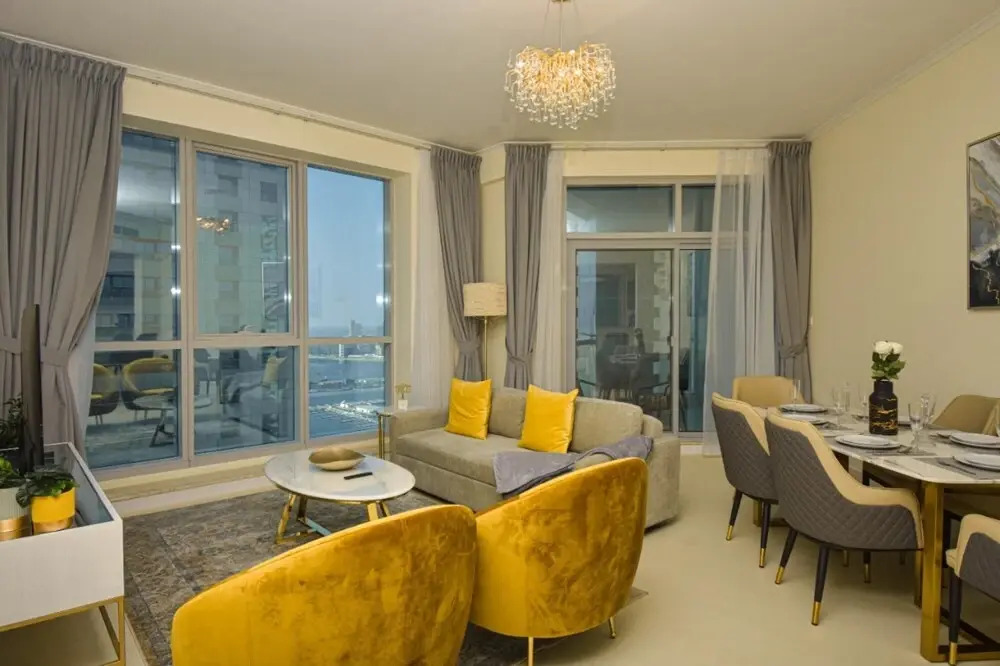 Experience Luxurious Sky High Marina Living