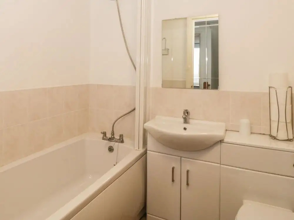 2 Park Nook Close