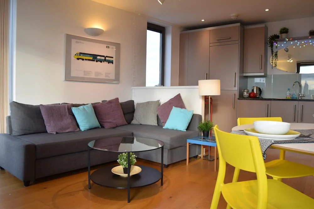 City Views 1 Bedroom Apartment in Shadwell