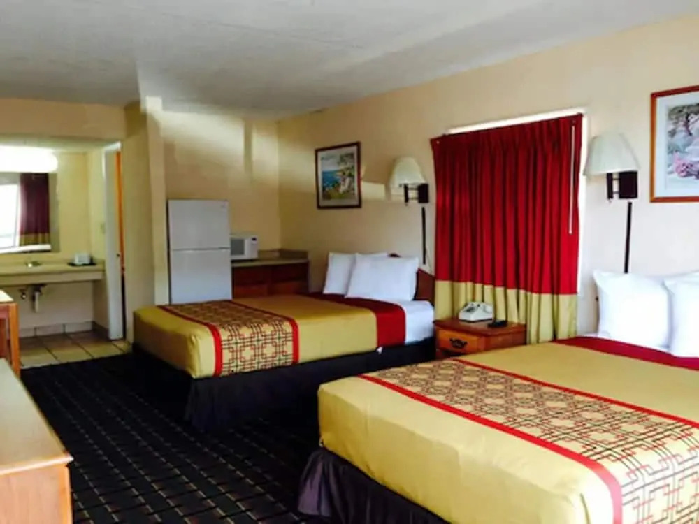 Happy Holiday Motel