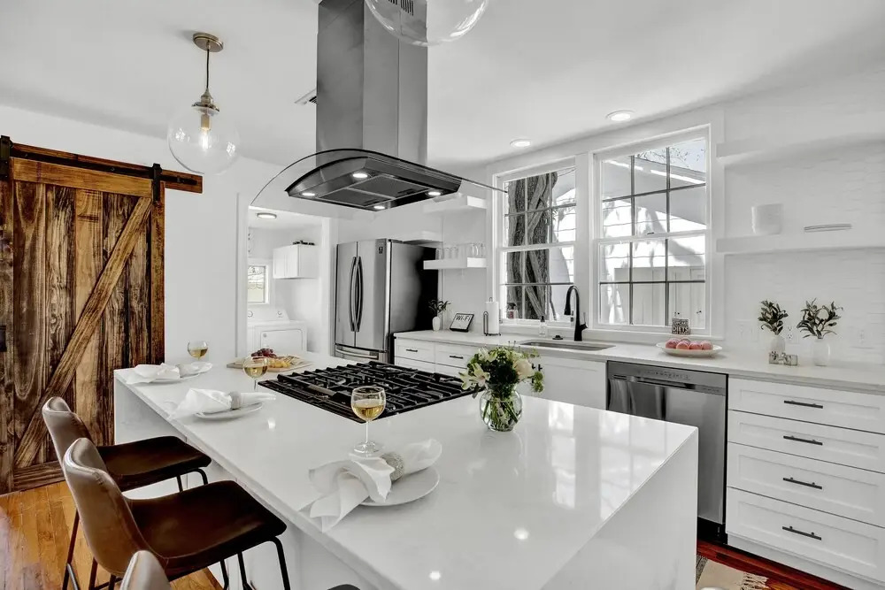 Stunning Luxury Rental Near Main W/hot-tub&firepit