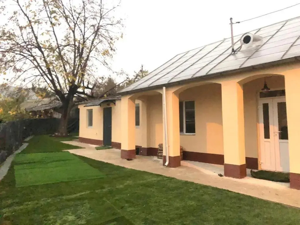 Cozy house with garden close to the city center and Airport Maximum four persons