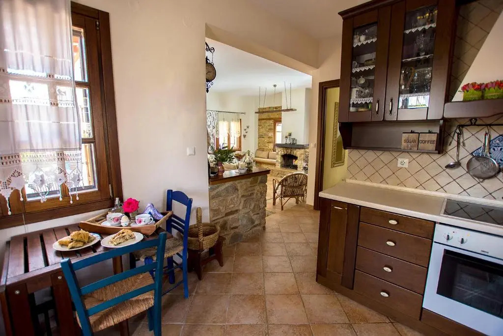 Rustic, luxurious,garden villa 70m from the sea