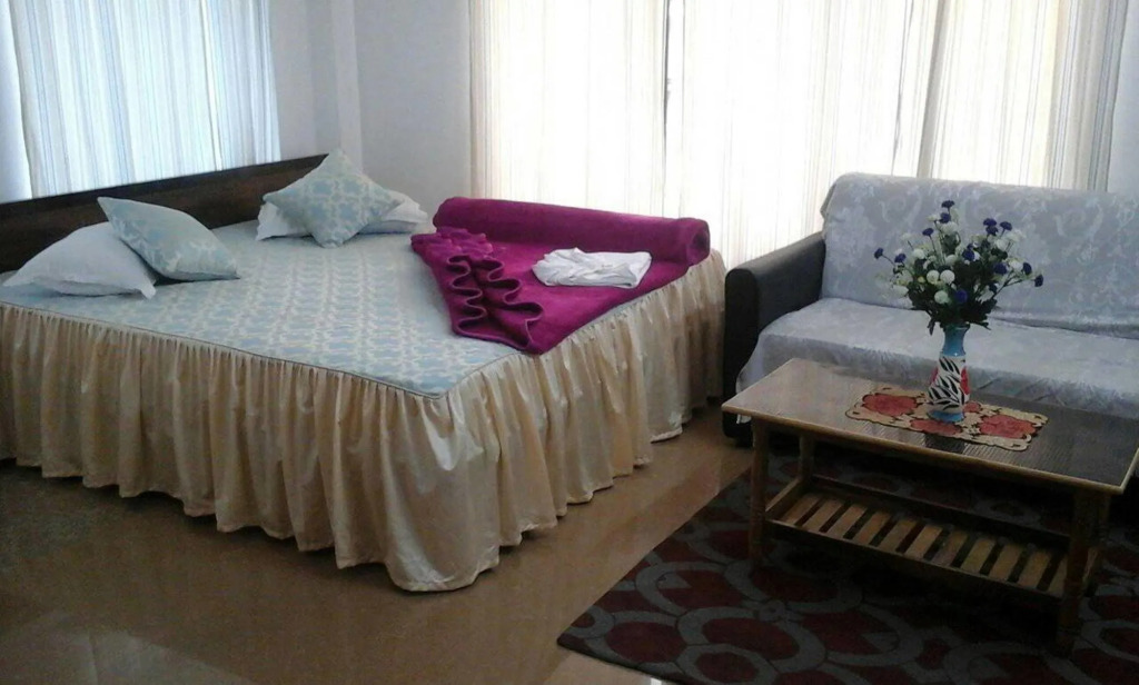 Green Wood Hotel