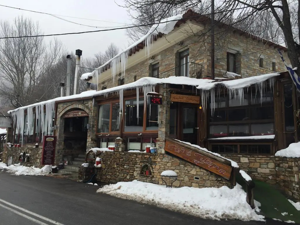 To Hani Tou Kokkini, Pelion