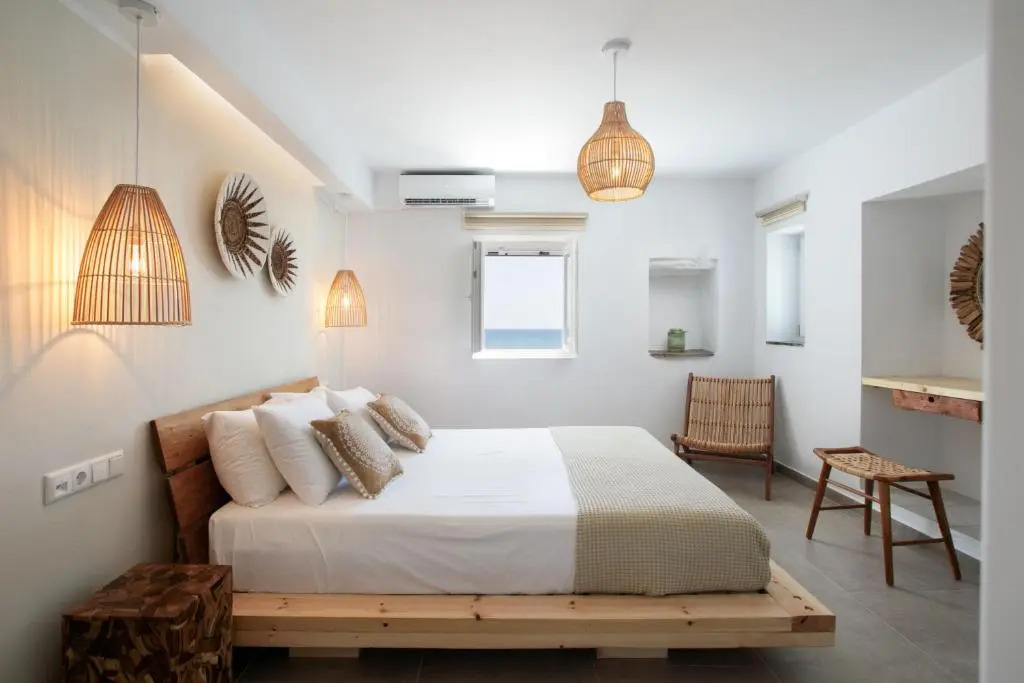 Phoenicia Naxos