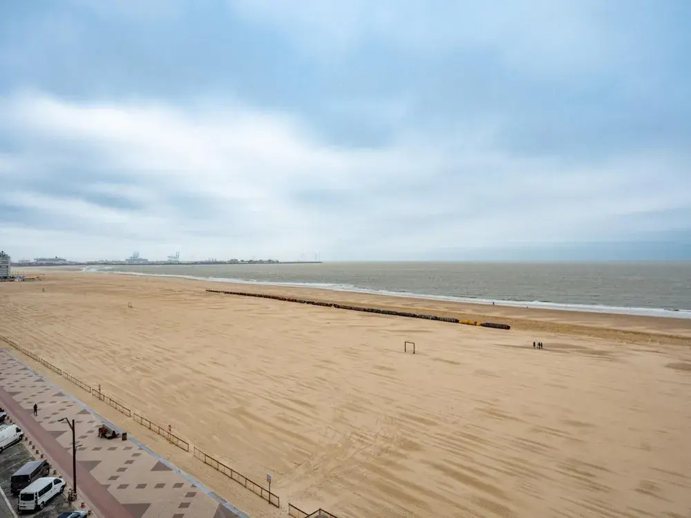 Spacious 9-guest Knokke Apt