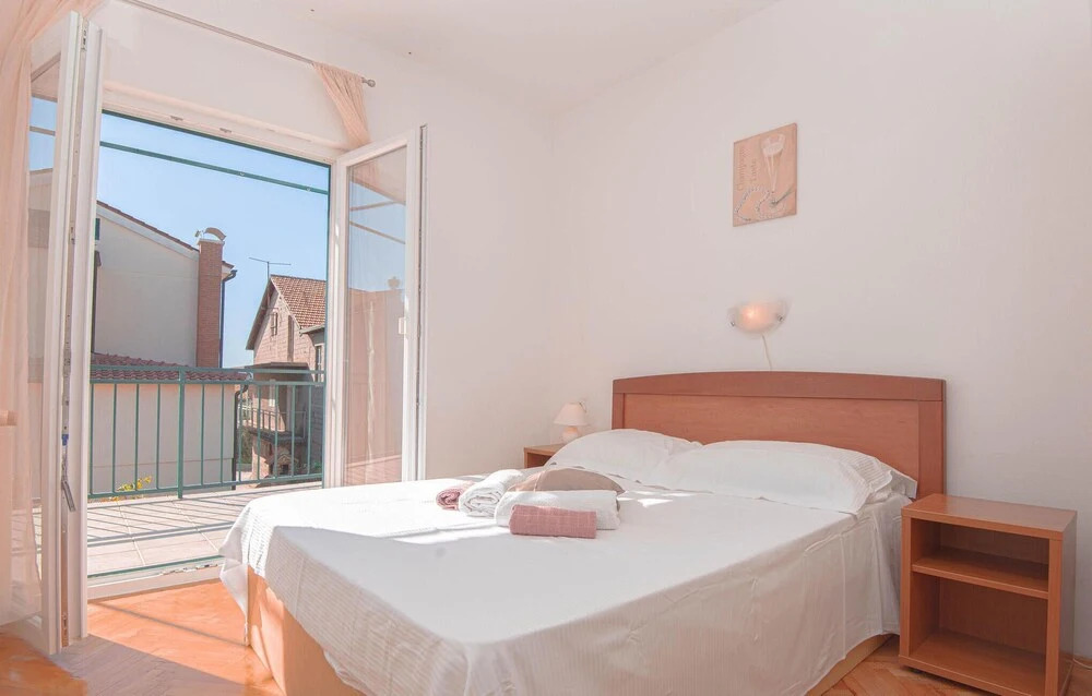 Amazing Apartment in Brodarica With 3 Bedrooms and Wifi