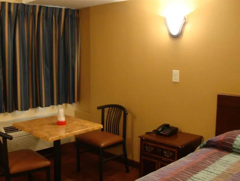 Oasis Motel in Brooklyn