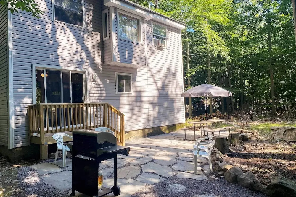 4 Mi to Tobyhanna State Park: Home w/ Fire Pit