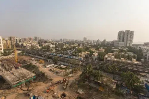 Aristo Serviced Apartment near Kokilaben Dhirubai Ambani Hospital for Family Only