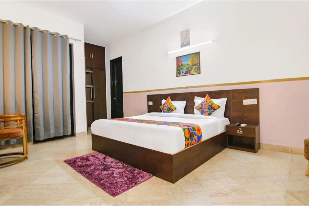 FabHotel Nirvana - 600m from CK Birla Hospital Gurgaon