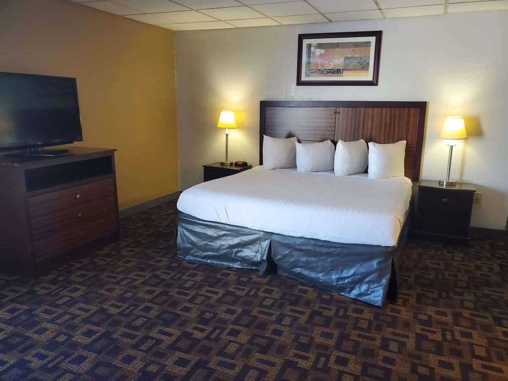 Rodeway Inn McPherson East