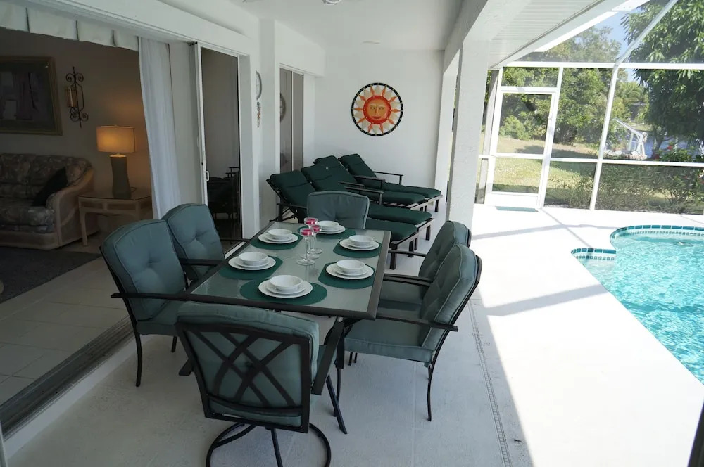 Rebecca Large Pool and Close to Everything Cape Coral Offers 102
