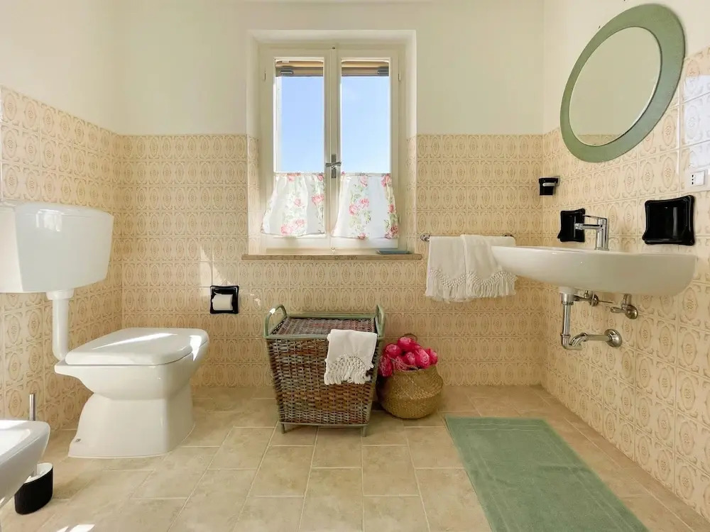 Pleasant holiday home with whirlpool