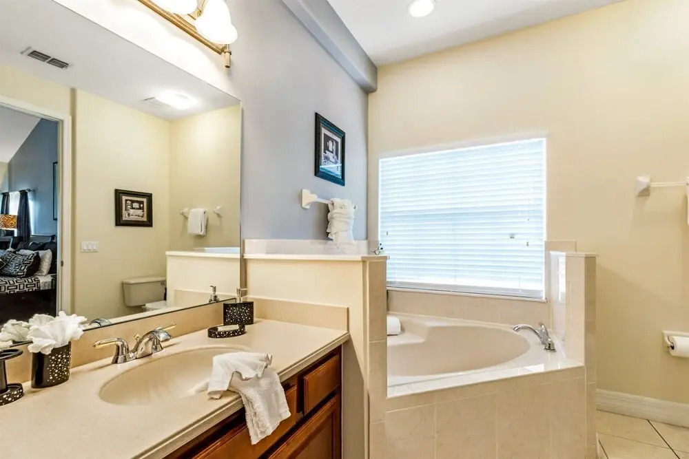 Stunning 7 bed home w/ south facing, private pool, spa & cinema room - Near Disney - 468