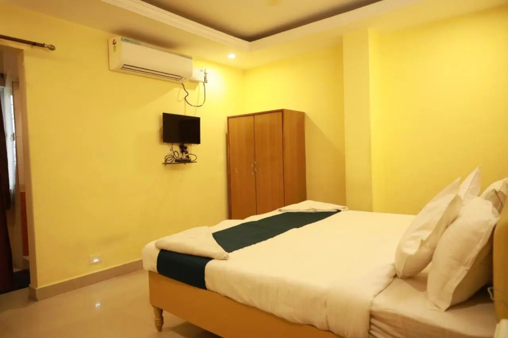 Sravanthy Inn