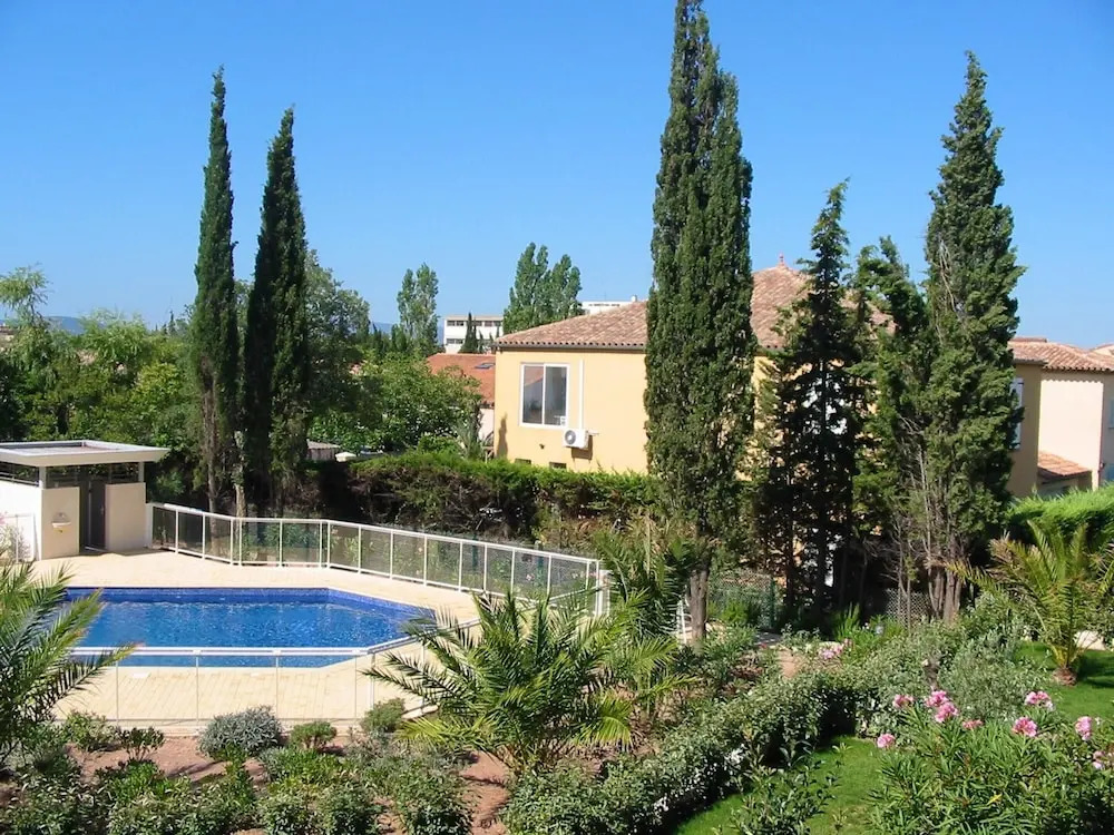 Apartment With 2 Bedrooms in Fréjus, With Pool Access, Furnished Terra