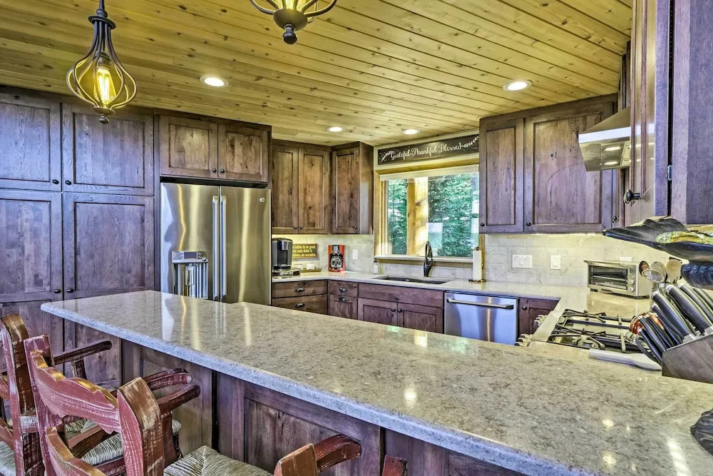 Spacious Fairplay Retreat w/ Hot Tub & Fire Pit!