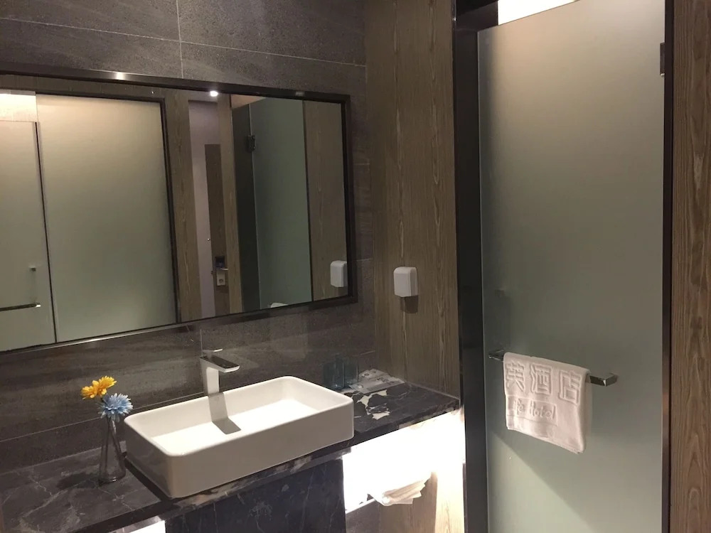Life Hotel Sha Yong Metro Station