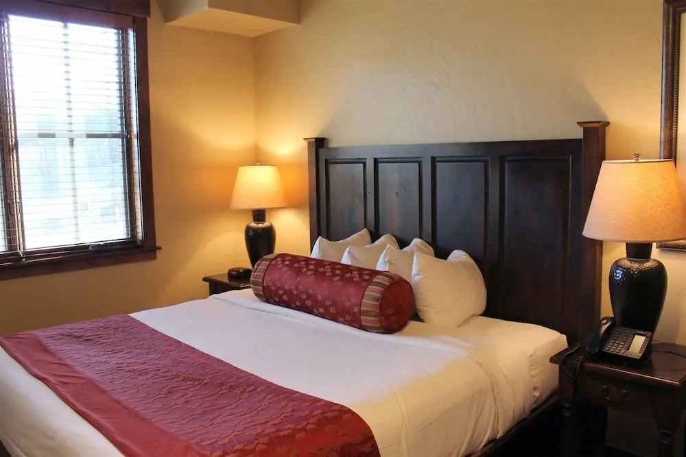 Grand Timber Lodge